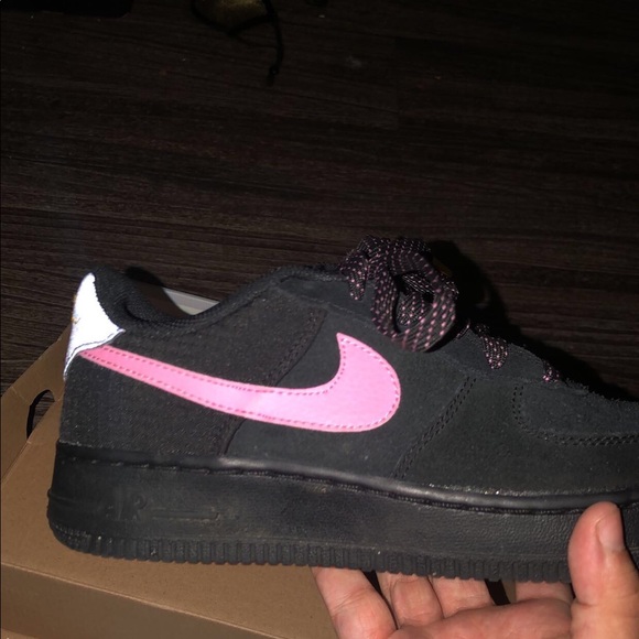 Nikes - Picture 3 of 3